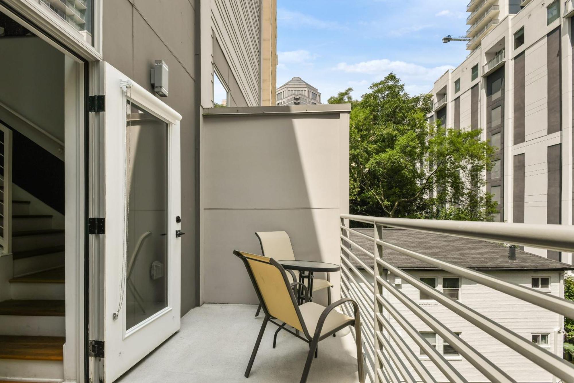 Stupendous Heart Of Piedmont Park Two Story Loft Apartment แอตแลนตา ภายนอก รูปภาพ