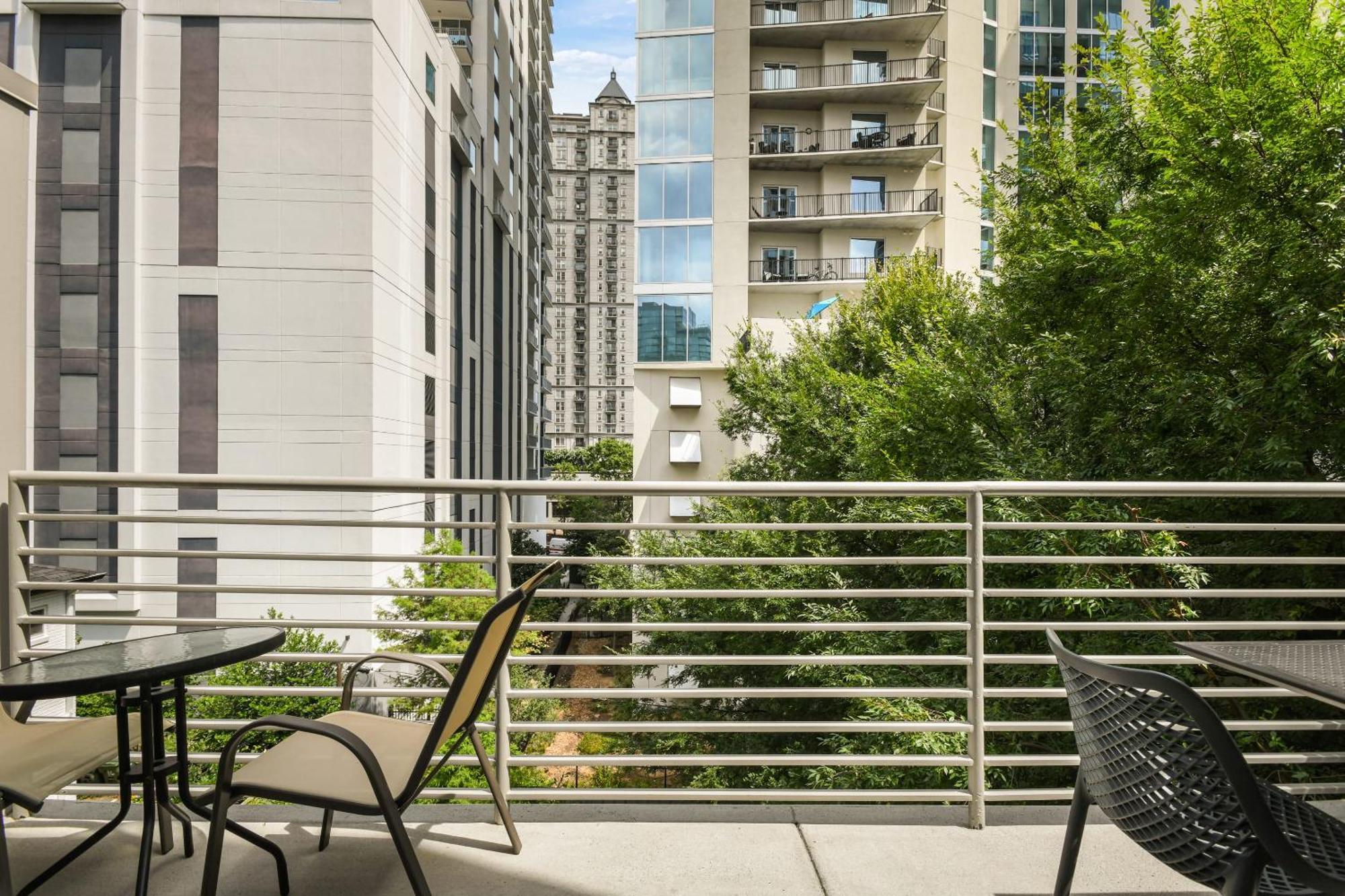 Stupendous Heart Of Piedmont Park Two Story Loft Apartment แอตแลนตา ภายนอก รูปภาพ